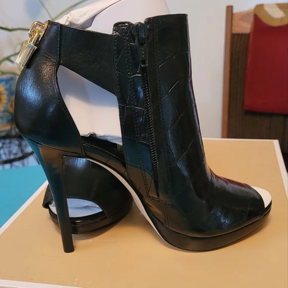 Michael Kors - Picture 3 of 6